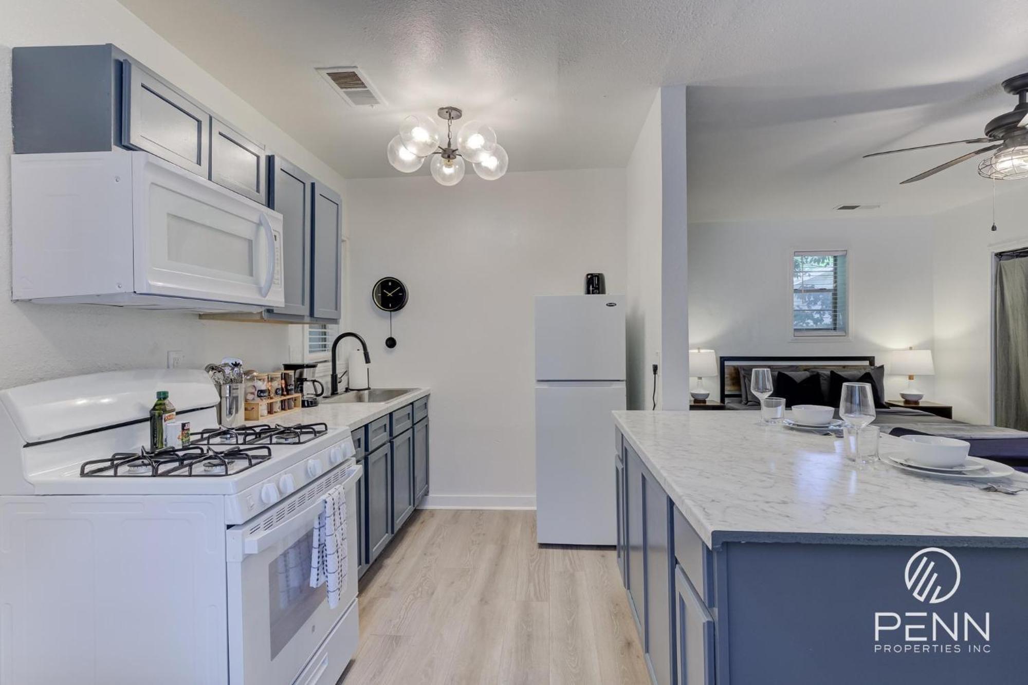 Central, Bright & Modern In Cooper Young Holiday home *