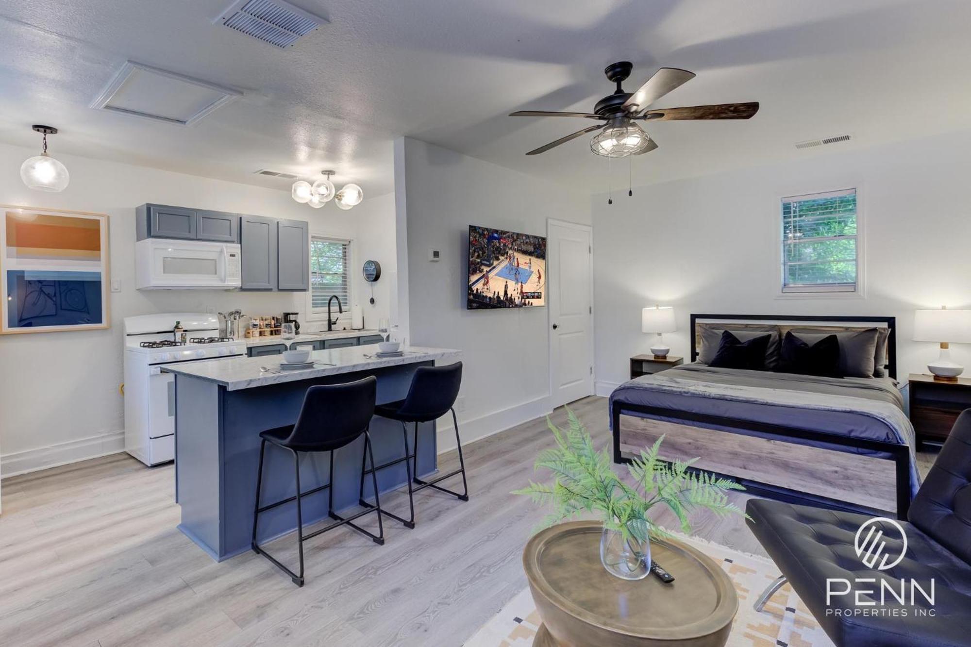 Central, Bright & Modern In Cooper Young Memphis