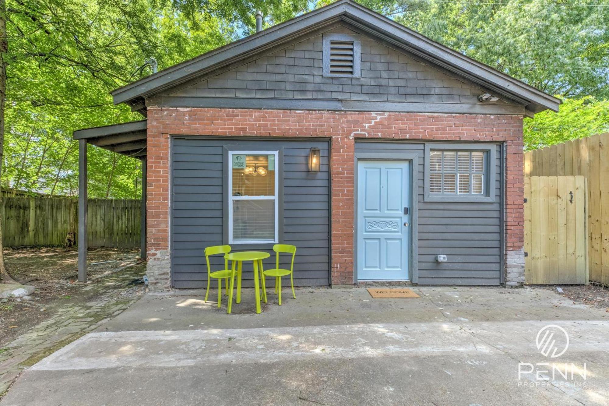 Central, Bright & Modern In Cooper Young *