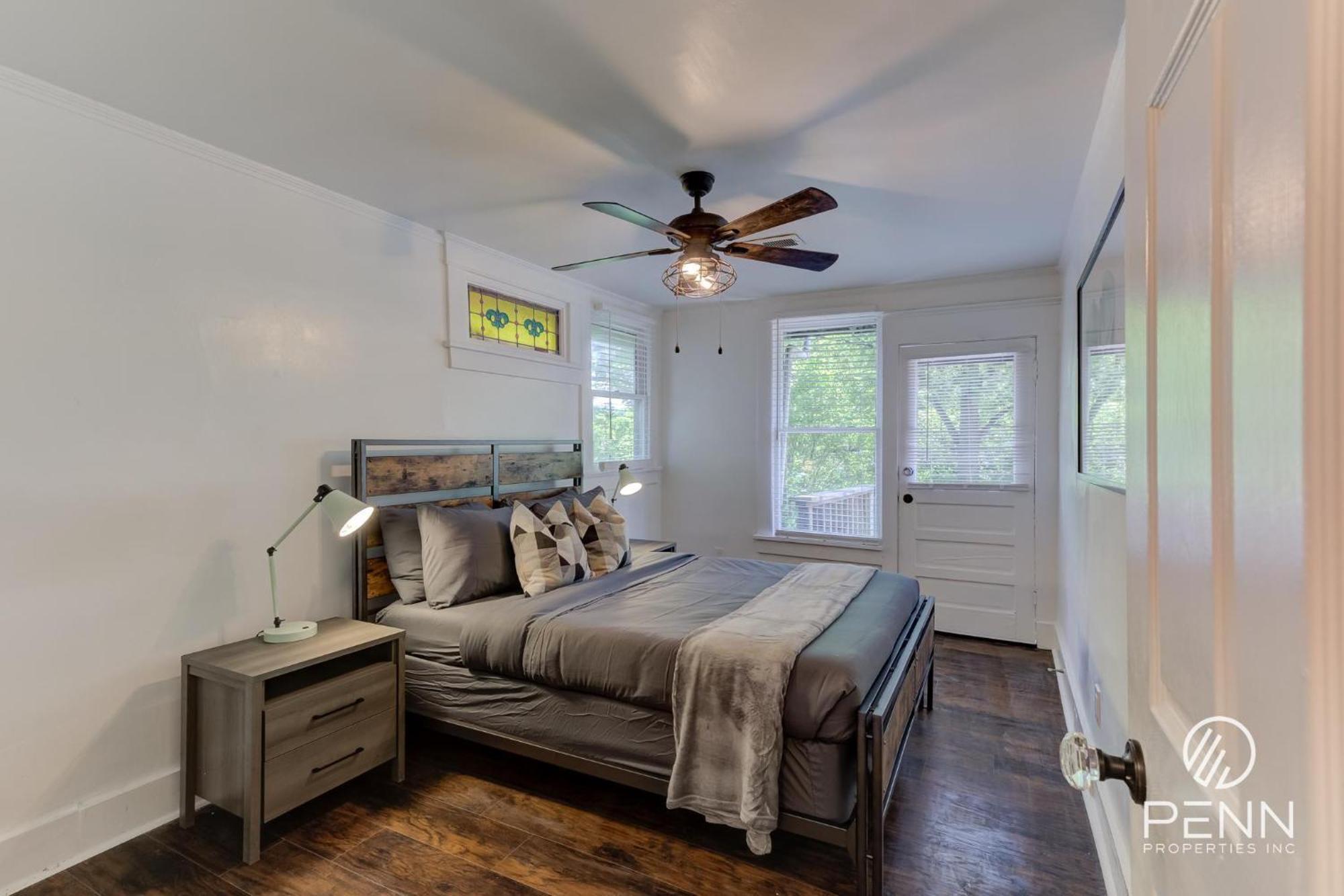 Central, Bright & Modern In Cooper Young Memphis