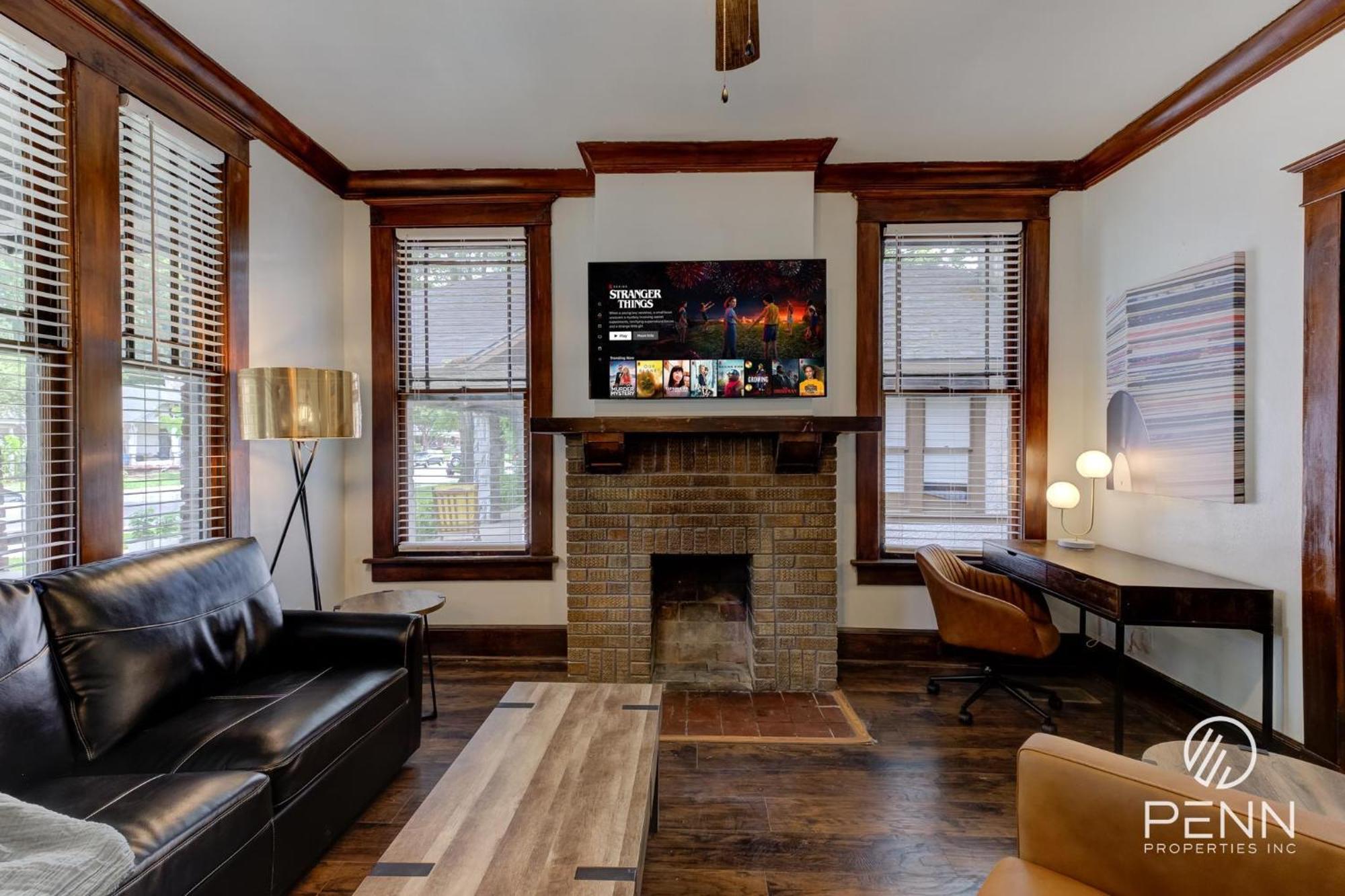 Central, Bright & Modern In Cooper Young Memphis