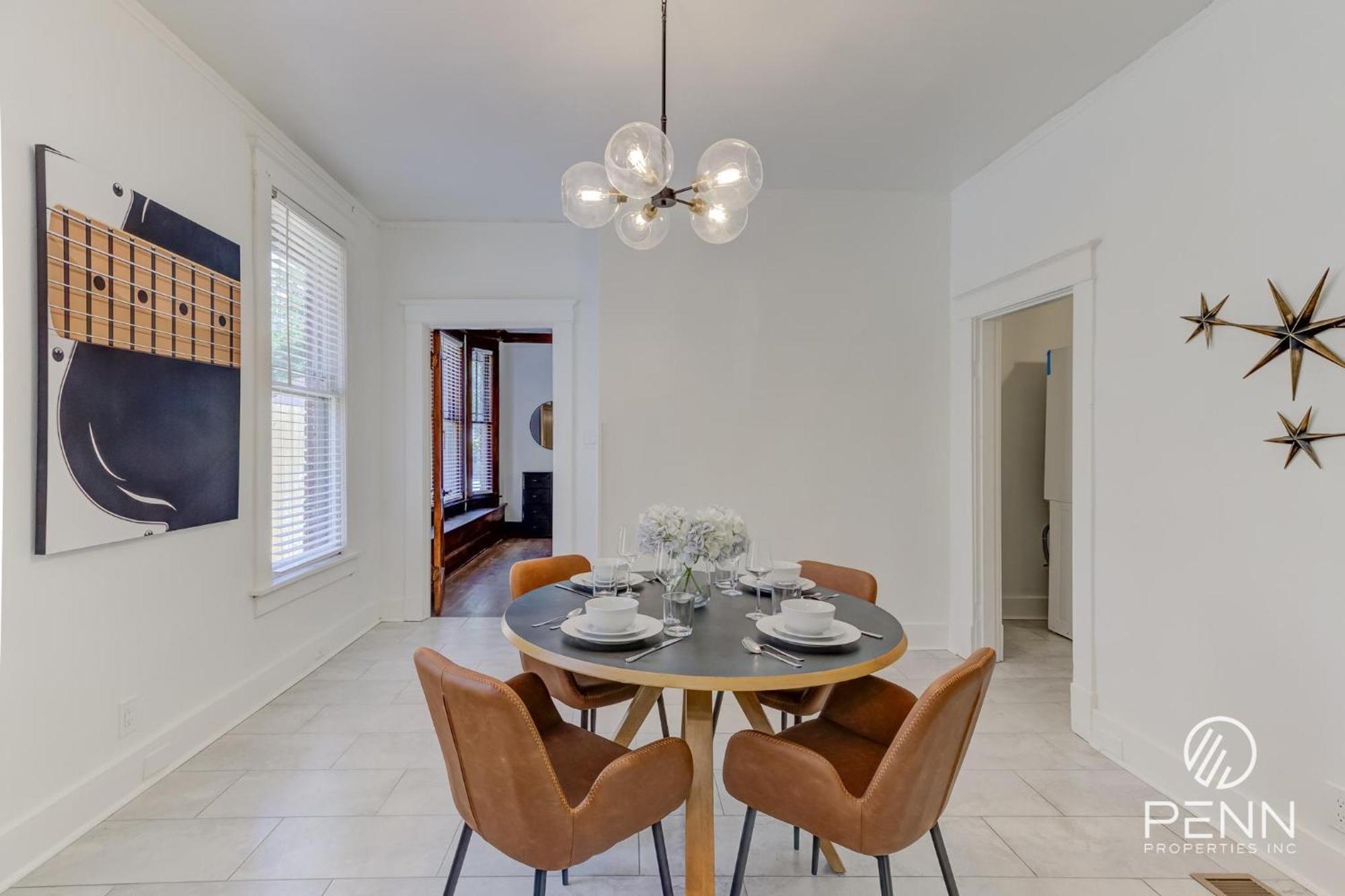Central, Bright & Modern In Cooper Young Memphis
