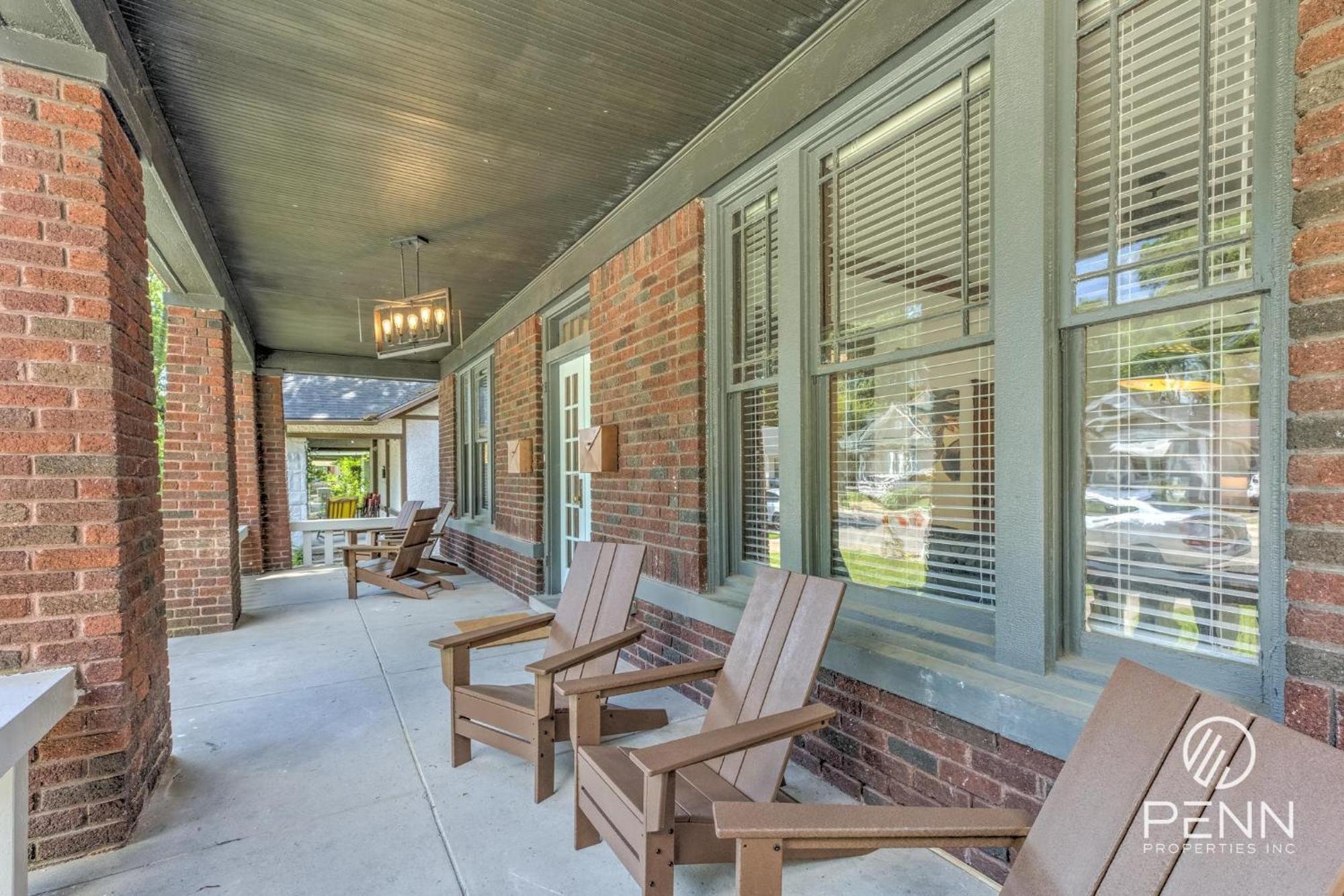 Central, Bright & Modern In Cooper Young *